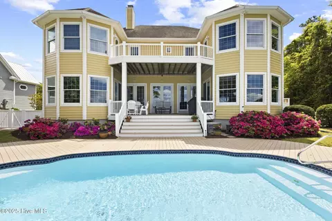 8904 Sound View Ct, Emerald Isle, NC 28594