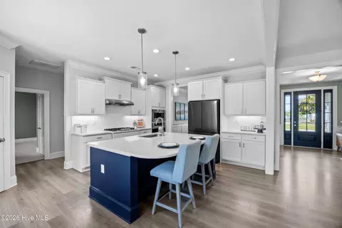 Kitchen - 2 N Artisan Dr, Hampstead, NC 28443 photo 3 of 4