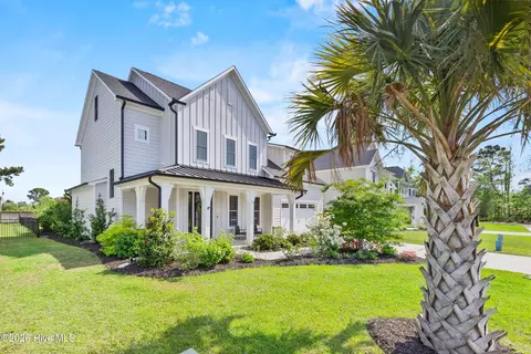 2 N Artisan Dr, Hampstead, NC 28443