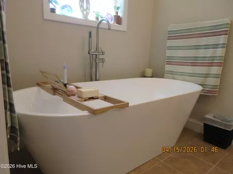 Bath - 141 W Mobile Rd, Harbinger, NC 27941 photo 5 of 9