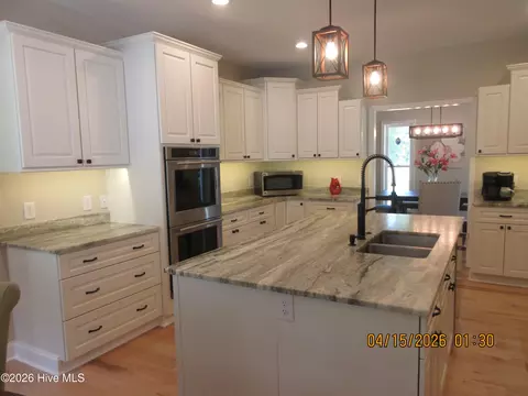 Kitchen - 141 W Mobile Rd, Harbinger, NC 27941 photo 2 of 3
