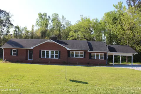 3049 Catherine Lake Rd, Richlands, NC 28574