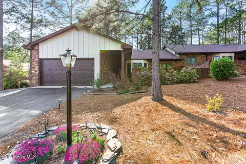 654 Redwood Dr, Southern Pines, NC 28387