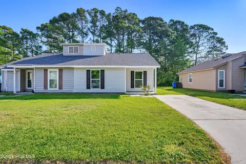 213 Village Dr, Jacksonville, NC 28546