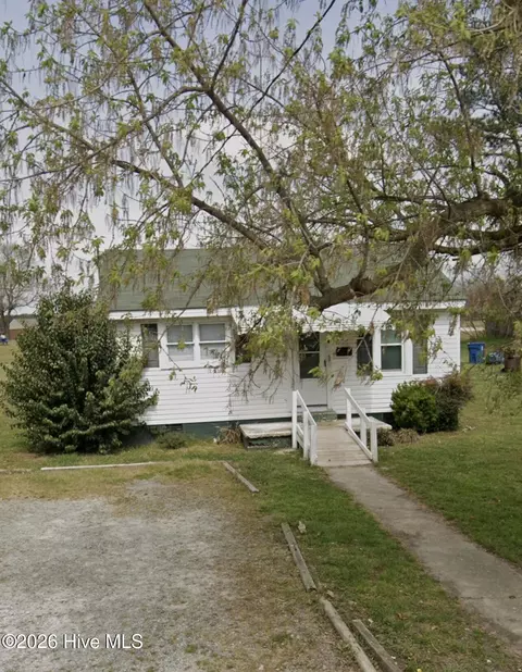 911 E Harnett St, Dunn, NC 28334