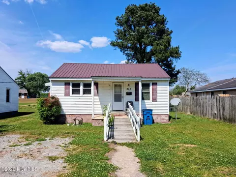 913 E Harnett St, Dunn, NC 28334