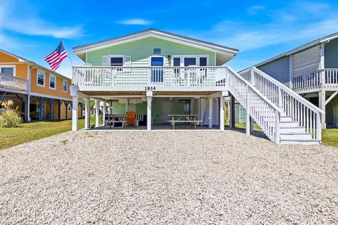 1914 E Beach Dr, Oak Island, NC 28465