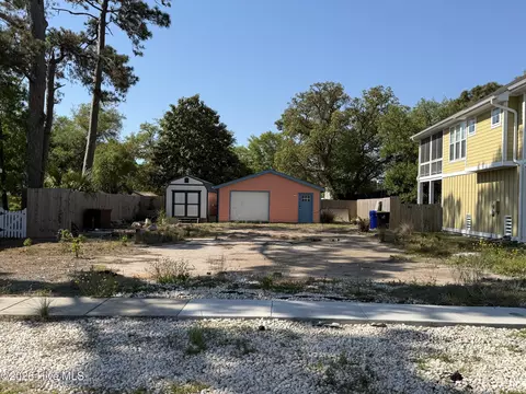 405 Fayetteville Ave, Carolina Beach, NC 28428
