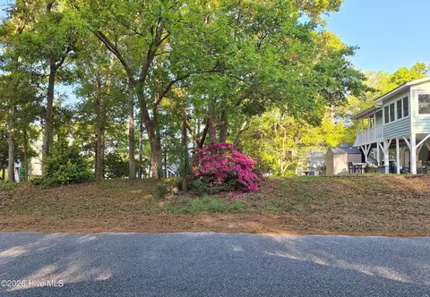 101 SW 1st St, Oak Island, NC 28465