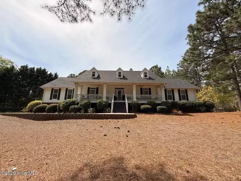 109 Sweetbriar Ct, Seven Lakes, NC 27376