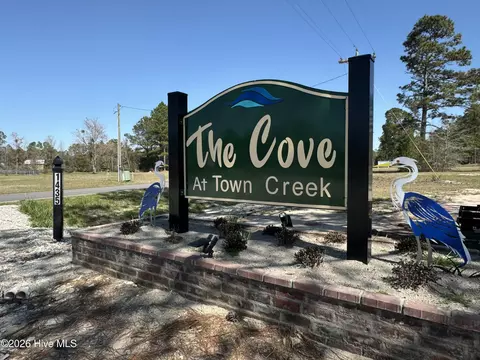 332 The Cove Ln NE, Leland, NC 28451