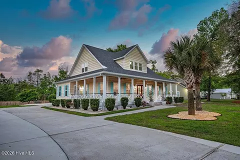 353 Washington Acres Rd, Hampstead, NC 28443