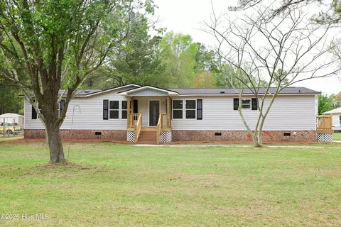 590 Luther Banks Rd, Richlands, NC 28574