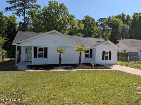 2034 Hunters Ridge Dr, Midway Park, NC 28544