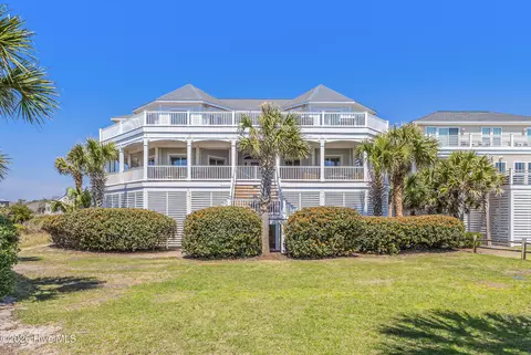 121 SE 67th St, Oak Island, NC 28465