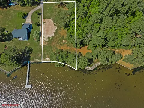 310 Myrtlewood Ln, Bayboro, NC 28515
