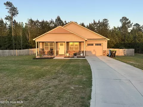 263 Rowland Dr, Richlands, NC 28574