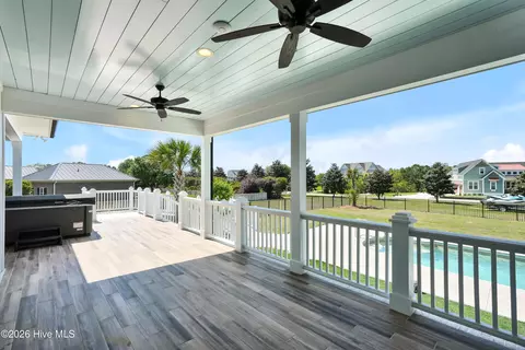 Exterior - 450 E Creekview Dr, Hampstead, NC 28443 photo 8 of 13