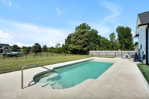 Exterior - 450 E Creekview Dr, Hampstead, NC 28443 photo 11 of 13