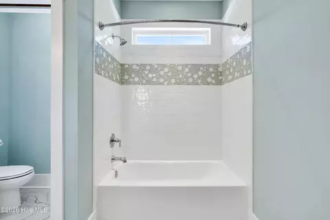 Bath - 450 E Creekview Dr, Hampstead, NC 28443 photo 8 of 10