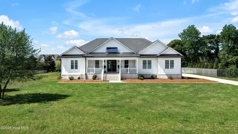 450 E Creekview Dr, Hampstead, NC 28443