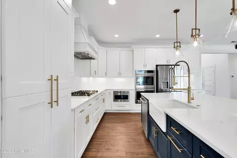 Kitchen - 450 E Creekview Dr, Hampstead, NC 28443 photo 2 of 6