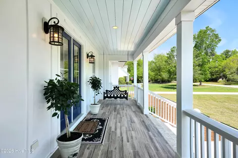 Exterior - 450 E Creekview Dr, Hampstead, NC 28443 photo 5 of 13