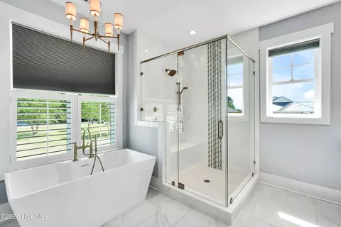 Bath - 450 E Creekview Dr, Hampstead, NC 28443 photo 5 of 10