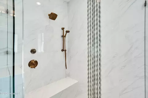 Bath - 450 E Creekview Dr, Hampstead, NC 28443 photo 6 of 10