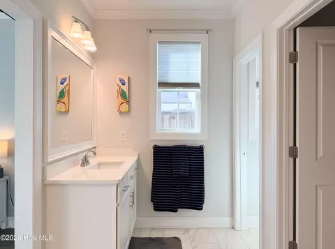 Bath - 182 Camden Trl, Hampstead, NC 28443 photo 3 of 10