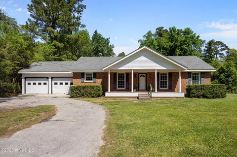 611 Hubert Blvd, Hubert, NC 28539