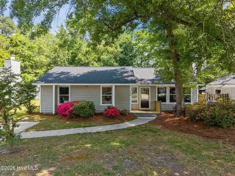 110 Fletcher Pl, Greenville, NC 27858