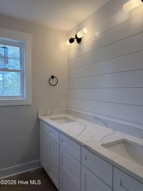 Bath - 278 E Ivybridge Dr, Hubert, NC 28539 photo 1 of 2