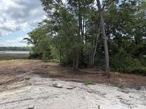 Exterior - 278 E Ivybridge Dr, Hubert, NC 28539 photo 2 of 2