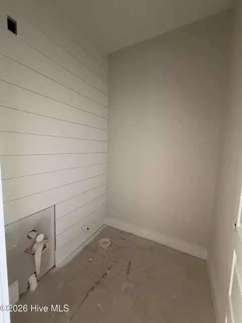 Bath - 278 E Ivybridge Dr, Hubert, NC 28539 photo 1 of 2