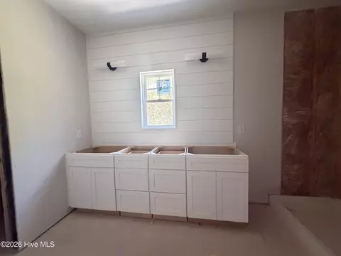 Bath - 278 E Ivybridge Dr, Hubert, NC 28539 photo 2 of 3