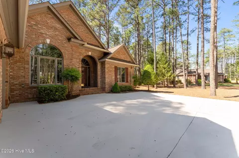 Exterior - 28 Abbottsford Dr, Pinehurst, NC 28374 photo 2 of 14