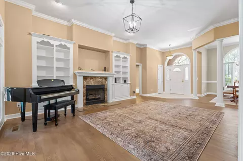 Living - 28 Abbottsford Dr, Pinehurst, NC 28374 photo 3 of 3