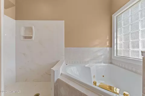 Bath - 28 Abbottsford Dr, Pinehurst, NC 28374 photo 2 of 6