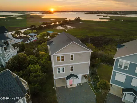 331 Oceanaire Ln, Surf City, NC 28445