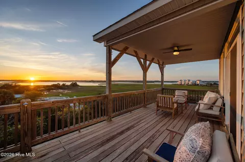 331 Oceanaire Ln, Surf City, NC 28445