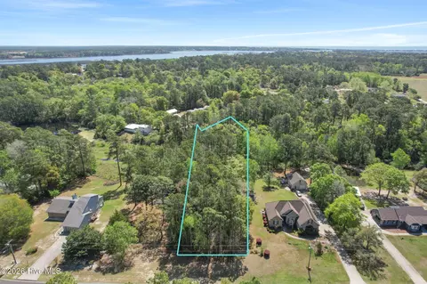 173 Riverside Dr, Varnamtown, NC 28462