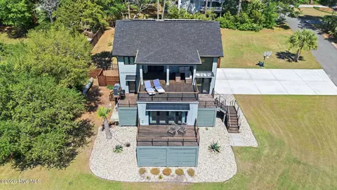 9017 Saint Stephens Pl, Wilmington, NC 28412