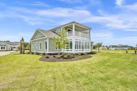 Exterior - 357 Planters Walk, Hampstead, NC 28443 photo 3 of 9