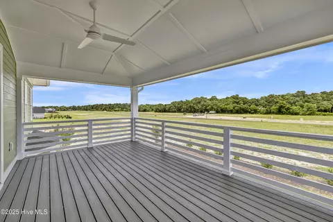 Exterior - 357 Planters Walk, Hampstead, NC 28443 photo 5 of 9