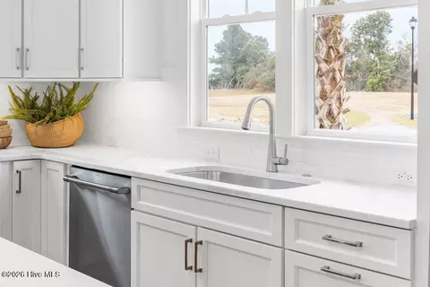 Kitchen - 357 Planters Walk, Hampstead, NC 28443 photo 4 of 8