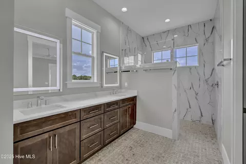 Bath - 357 Planters Walk, Hampstead, NC 28443 photo 6 of 8