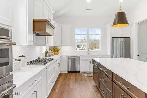 Kitchen - 357 Planters Walk, Hampstead, NC 28443 photo 1 of 8