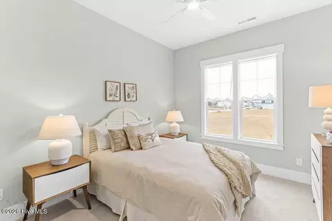 Bedroom - 357 Planters Walk, Hampstead, NC 28443 photo 4 of 10