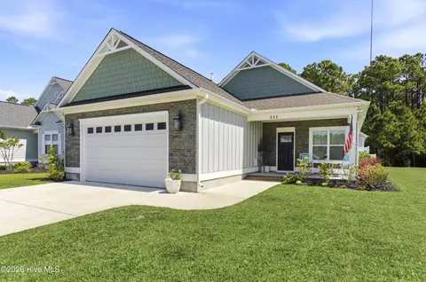 335 Lightning Bug Ln, Holly Ridge, NC 28445